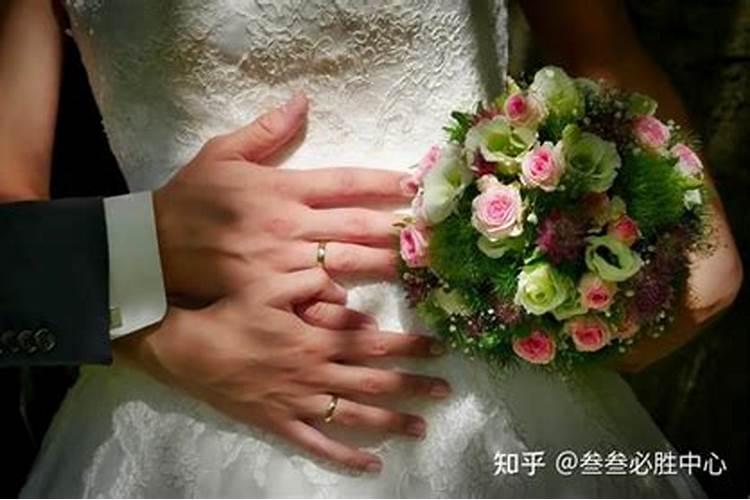 梦到前女友和别的男人在一起预示着什么？