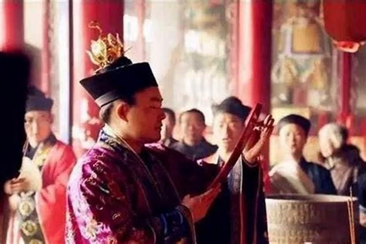 请问dnf买国庆套装好还是买春节套装好？求解