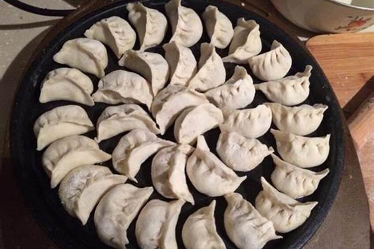 梦见别人包饺子是什么意思？