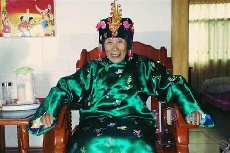 梦见去世奶奶来家里吃肉的预兆