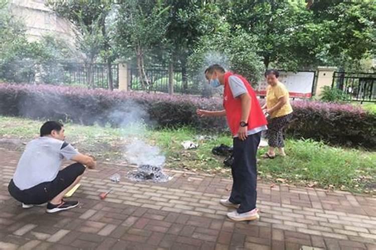 为什么有人在路边烧纸钱看到路边有人烧纸应该注意什么