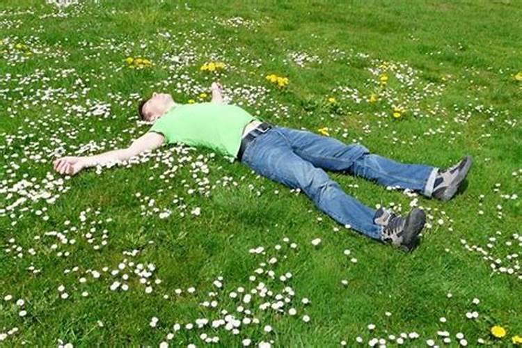 梦见叔叔死了了又活了