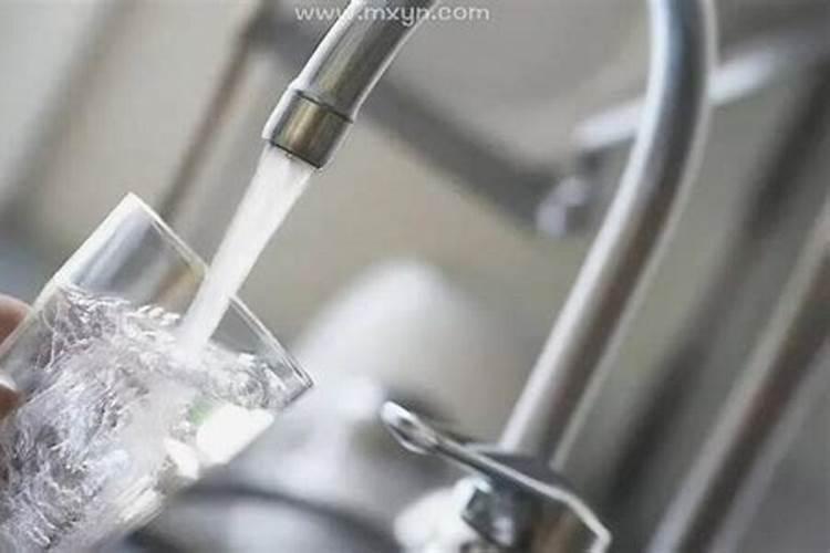 梦见自己接水的预兆