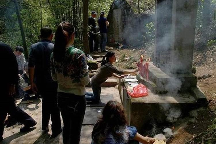 梦见去扫墓的路上捡到钱