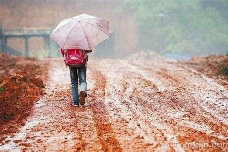 梦见自己上学路上困难重重