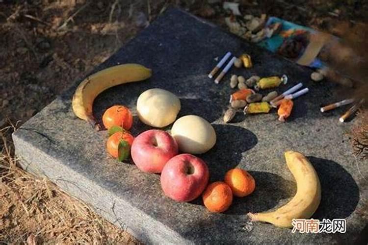 梦见死人诈尸怎么回事 梦到人死诈尸
