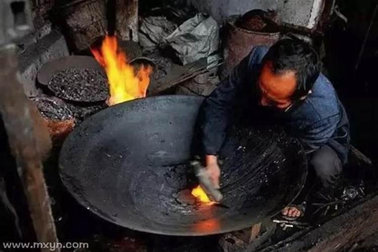 梦见炒菜的锅漏了的预兆