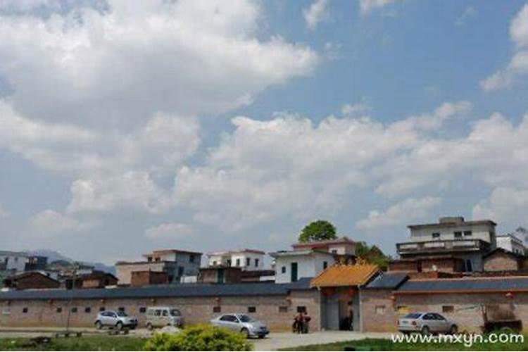 梦见舅舅家老房子倒了是什么意思