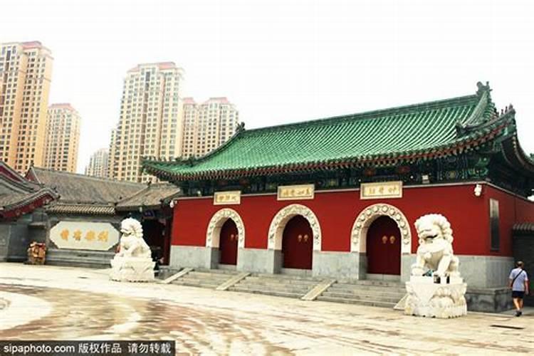 和属鸡男不能配的属相,属鸡男和什么属相最配？