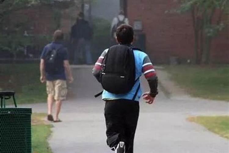 梦到上学迟到会怎么样？