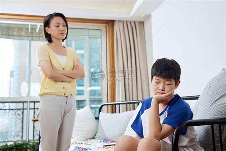 梦见妈妈和奶奶吵架是什么意思？