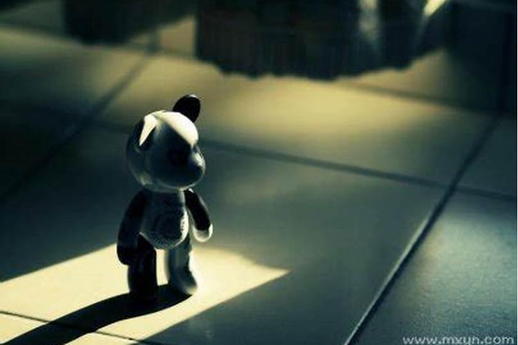 梦见和熟悉的死人说话什么意思