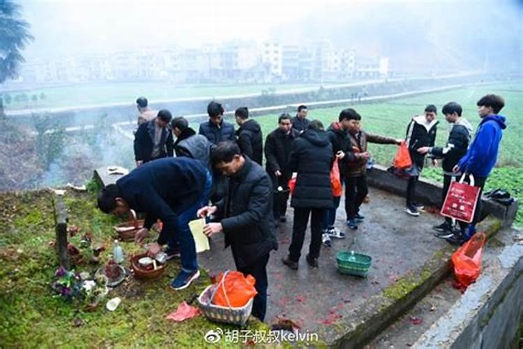 梦见去上坟别人放鞭炮的预兆