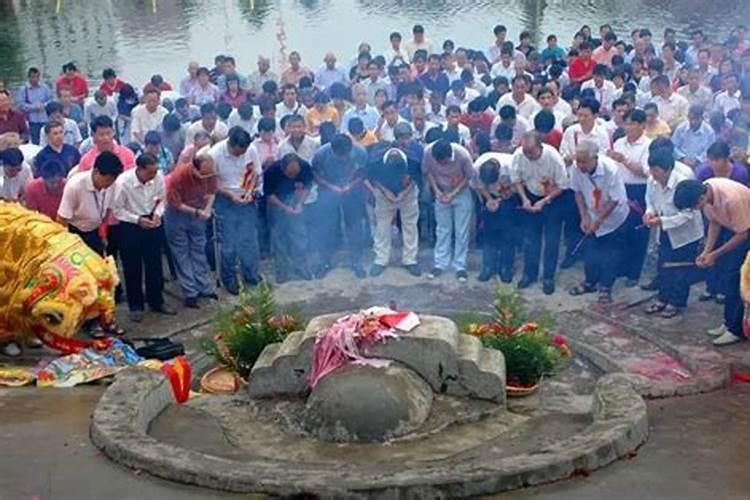 中秋节可以提前几天上坟？中秋节你带什么去坟墓