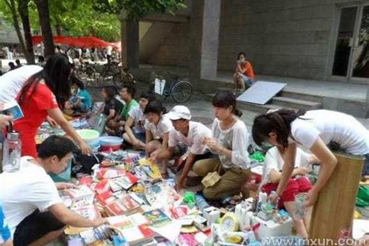 梦见哥哥和嫂子卖东西生意很好