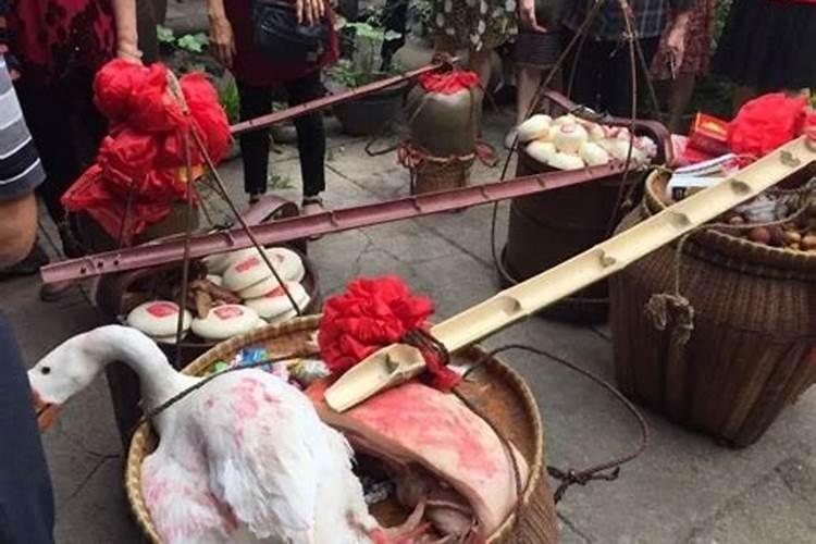 梦见女人在床边哭是什么意思？