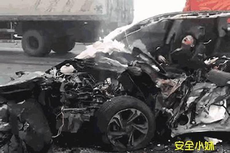 梦见别人车祸现场很惨烈是什么意思