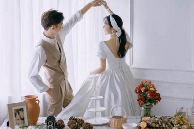 属蛇男和属鸡女适合做夫妻吗