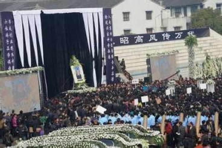 梦见参加别人的葬礼挺开心