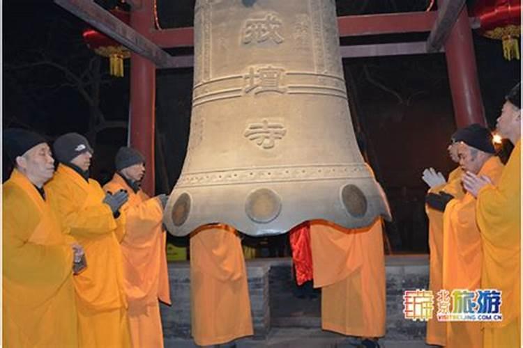 春节晚会为什么要在12:00敲钟？代表什么意义？