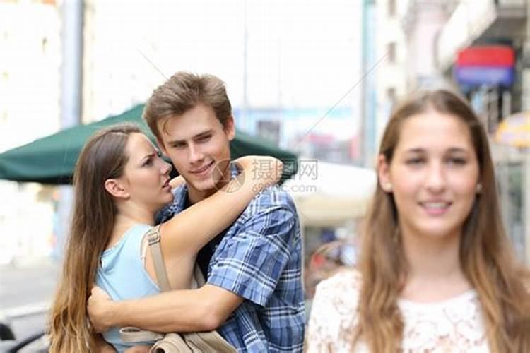 梦到前女友和别的男人在一起预示着什么？