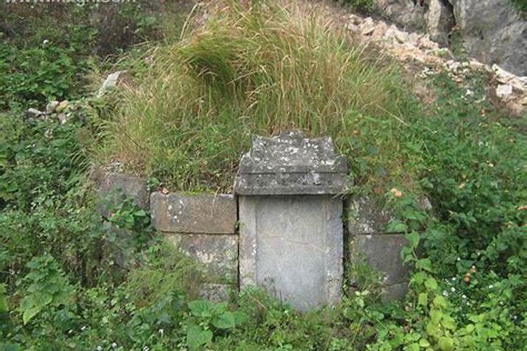 梦见去墓地是什么意思