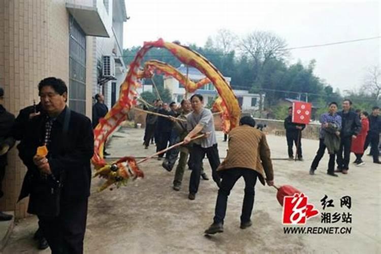 过年的习俗？？