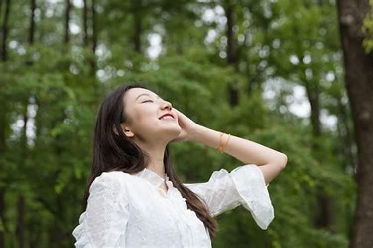 梦见俩不认识的四五十岁的女人死了,其中一个是我从水里捞起来的,意味着...