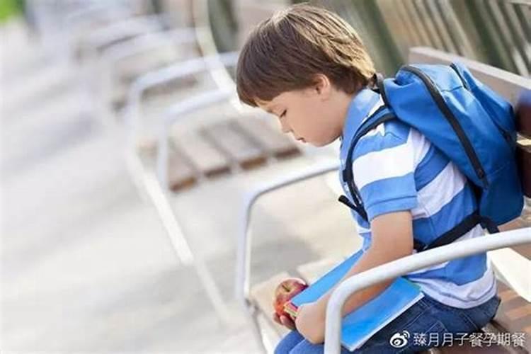 女人梦见自己儿子被别人欺负是啥意思