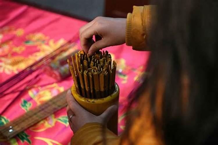 明天过小年,是不是要上供烧香？