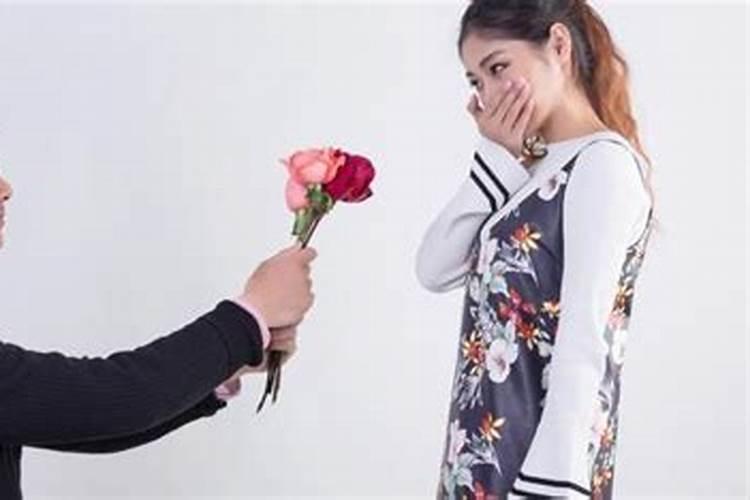 梦见邻家女孩儿向自己表白