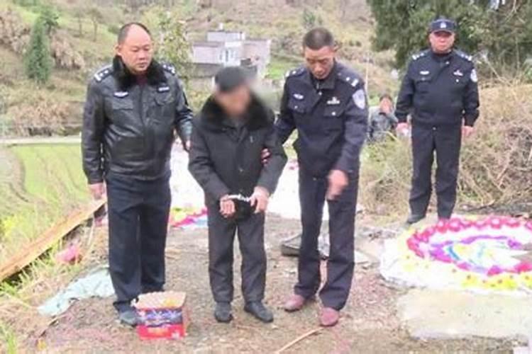 男子每年祭祀日为亡妻做大米肉菜,背后有着怎样的感人故事？