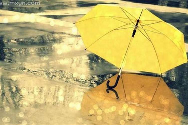 女人梦见自己淋着雨跑