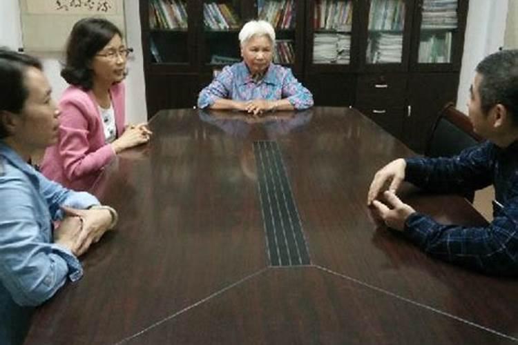 男朋友的妈妈因为八字不合不同意我们在一起,其它地方对我挺满意,男朋友...