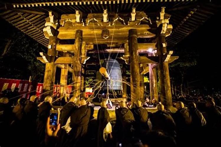 日本除夕夜在寺庙鸣钟多少次
