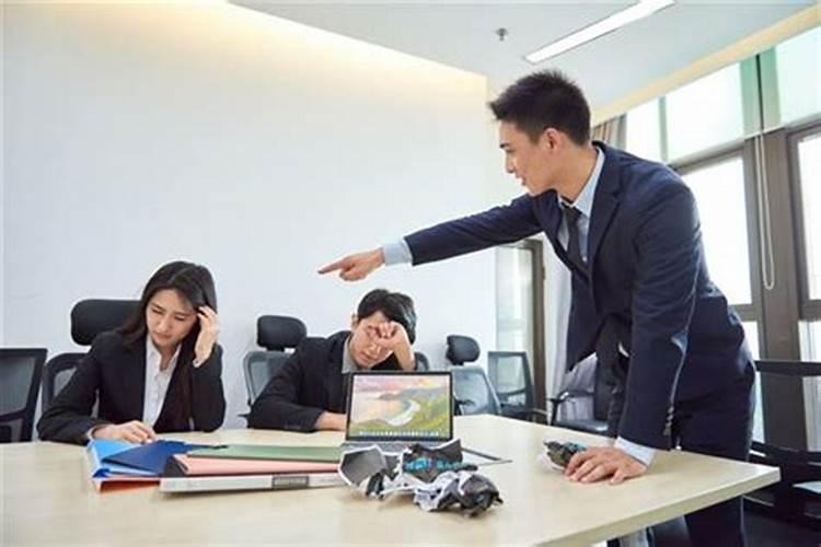 女人梦见手上玉镯断开是什么意思 预兆