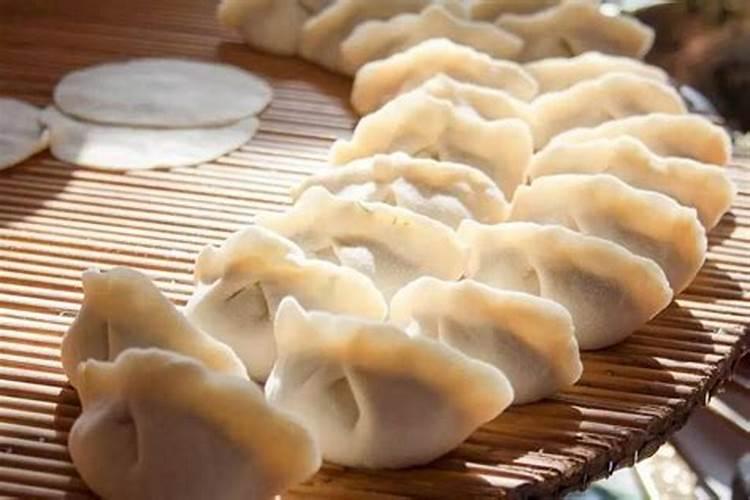 梦见煮饺子煮烂了露馅了