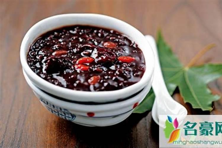 腊八粥这一课中的糊糊涂涂是什么意思？