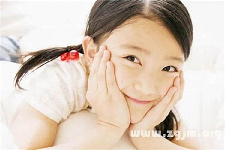 周公解梦梦见自己抱小孩还对着我笑是什么情况