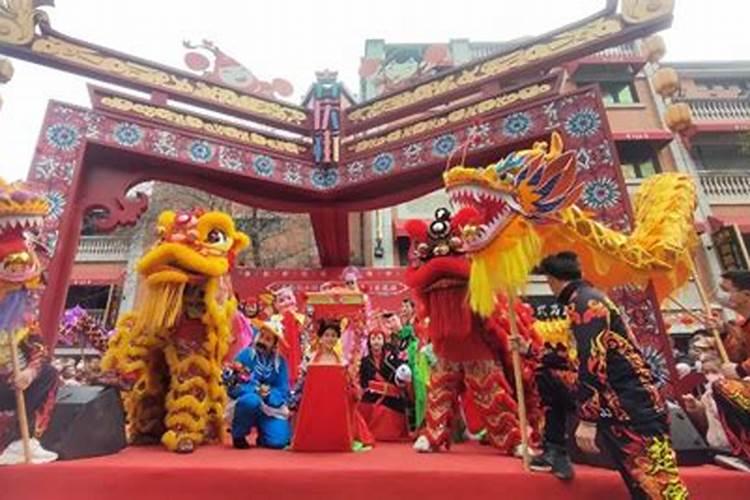 武汉过春节的习俗(5分钟回答加5分)