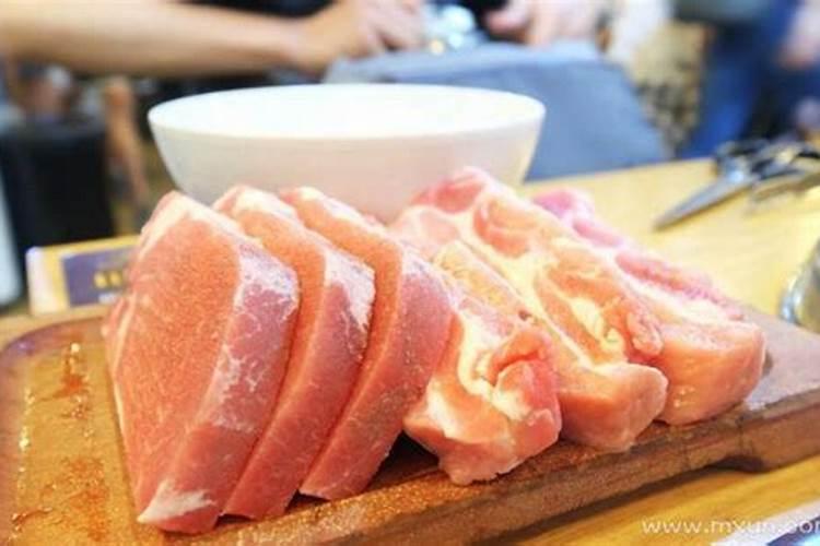 梦见吃生肉什么意思 梦见吃生肉的解释