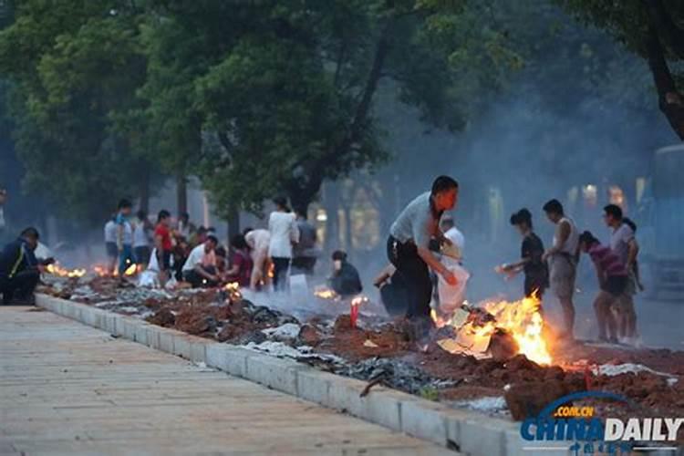 中元节什么时候上坟烧纸 中元节什么时候上坟烧纸合适