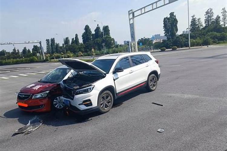 单身男人梦见自己买了一辆房车？