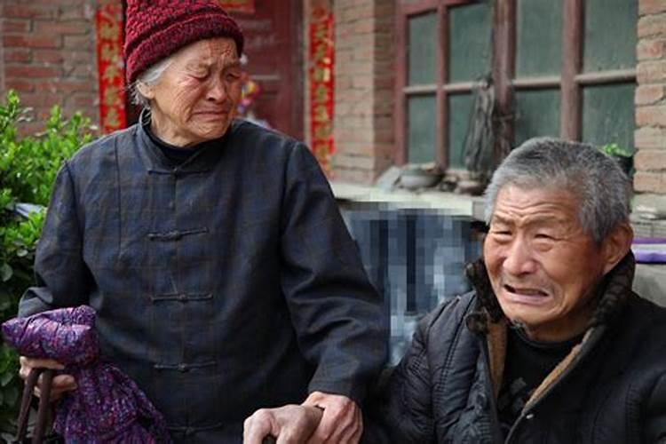 梦见家乡过世的老人在哭的预兆