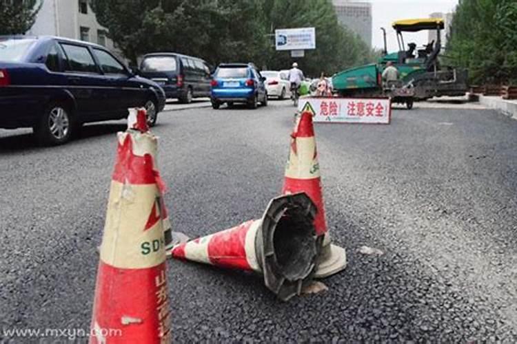 梦见回家的路修路的预兆