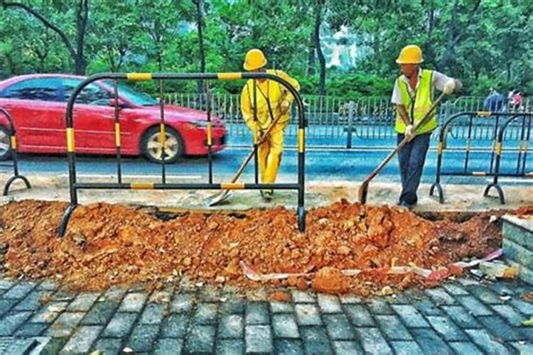 梦见回家路正在修是什么意思