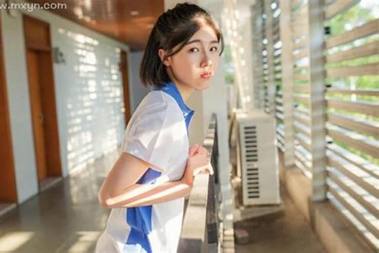 梦见前男友的现女友打我