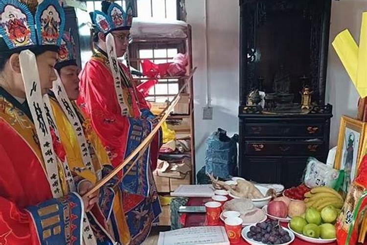 做梦梦见猫缠着我不放 赶不走 最后还咬了我一口