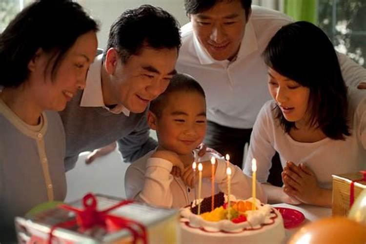 小孩子是怎么过年的啊？