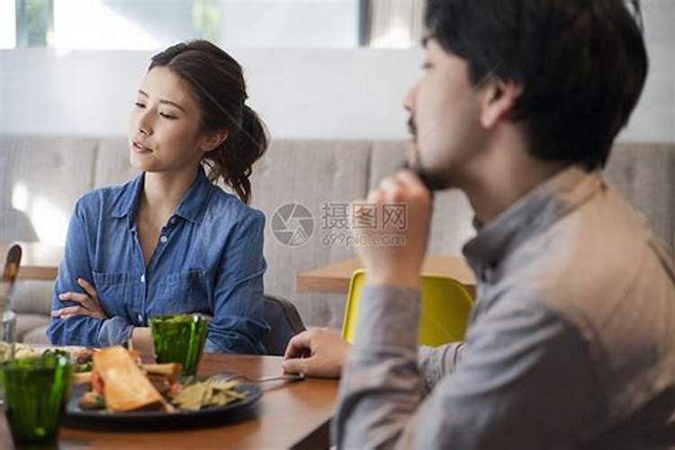 梦见男友跟别的女人一起吃饭的预兆